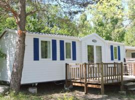 Mobil Home 40m² avec Terrasse - 3 Chambres - API-1-52-953, hotel i Neffes