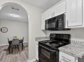 Bright Stockbridge condo with full kitchen