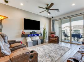 Snowbird Escape with Pool, 7 Mi to Dtwn Gilbert!, מלון בגילברט