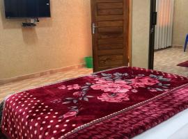 Hôtel MONTALIA: Kpalimé şehrinde bir otel