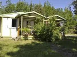 Chalet avec Terrasse dans Camping, 2 Chambres, 4 Personnes - API-1-52-1129, hotel i Neffes