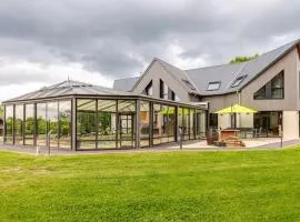 Maison d'architecte avec piscine chauffée et parc sécurisé - FR-1-410-487