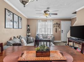 Woodstone Retreat right next to UGA golf course! condo، فندق في أثينا