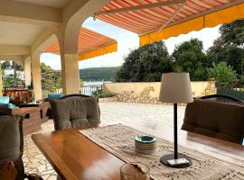 Apartments Trlika, hotel a Kampor