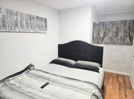 Cozy Room Ensuite Bath & Own Entrance Peaceful Stay