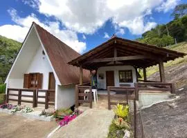 Chalet Zürich - um chalé duplo acima de uma rocha