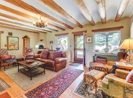 14 Mi to Taos Ski Valley 'Casa Tranquila' w/ Views, hotel a El Prado