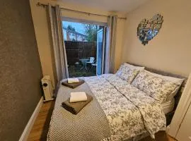 Cozy Central One Bedroom Flat