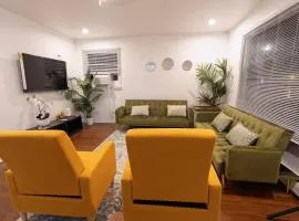 Two Bedroom house in Skokie with full kitchen and parking