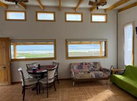 Cabaña H&M frente al Mar Puaucho, Hotel in Puerto Saavedra