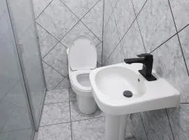 Habitación con baño privado, a 8 minutos del centro de San Salvador