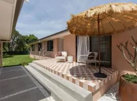 The Berry Bungalow, Berry