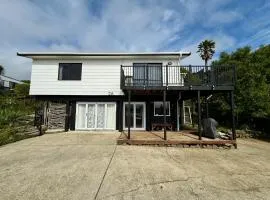 Cosy Raglan Studio - Walk to Beach and Village - Roberts St - Apartment Downstairs