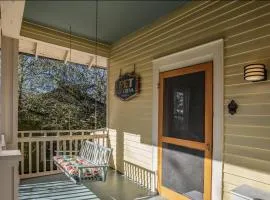 Lenoir Cottage with covered patio and fire pit! home