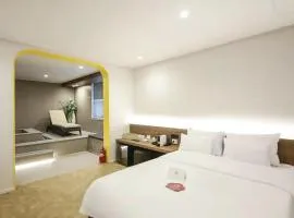 From H Dongbaek Hotel by kwon Cheonan Seongjeong