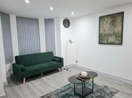 Beautifully Cosy & Spacious One Bedroom House