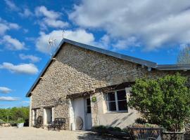 Maison de caractère à Gy avec parking et Wifi - FR-1-583-448 โรงแรมในGy