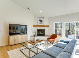Golf & Hike! Home in Lake Almanor West Community, Hotel in Chester