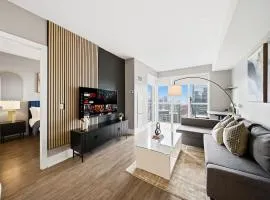 Modern City Condo with Parking Walk to CN Tower