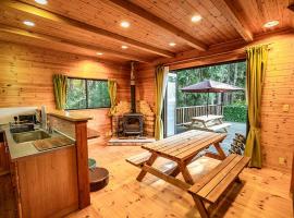 るり渓森の宿 灯 akari، فندق في Nantan city