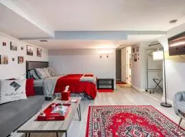 Updated Apt with Private Entry and FREE Parking