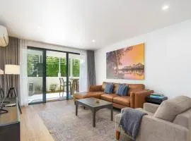 Kingston Modern Home - Large and Stylish Spaces - Hosted by Canstay