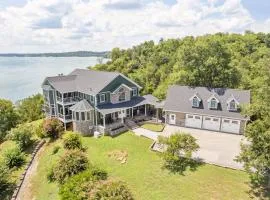 The Overlook on Douglas Lake -Waterfront Luxury