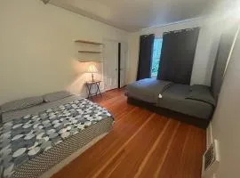 Budget Vancouver Rooms Near YVR - Free Parking, Fast WiFi