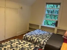 Vancouver Airport & UBC Private Rooms - Free Parking, Fast Wifi