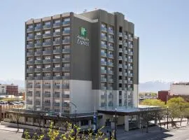 Holiday Inn Express & Suites Memphis Arpt Elvis Presley Blv by IHG