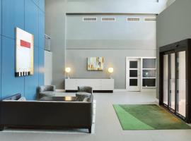 Holiday Inn Hotel & Suites London by IHG, מלון בלונדון