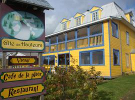 Gîte des Hauteurs et Café de la place, hotel v destinaci Saint Zenon