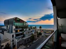 The Halo Port Melbourne Bay and City Views