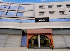 Viesnīca Super Townhouse Skyboat XLO Point pilsētā Nasika