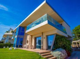 Sea View Apartments in Villa Fortunata، فندق في تيراتشينا