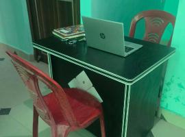 Hotel O The Grand Hotel, viešbutis mieste Phūlpur