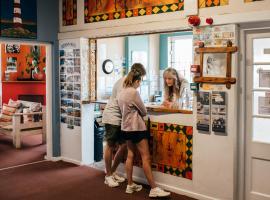 Hermanus Backpackers & Budget Accommodation, hotel com estacionamento em Hermanus