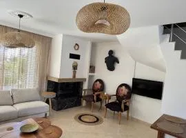 Detached house with pool in Alaçatı