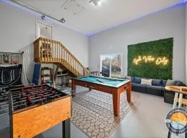Lake Geneva Family House Pool Table Fireplace and Sleeps 10