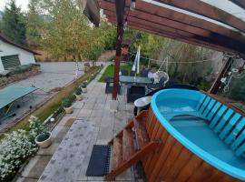 Cabana Smarald Colibita cu ciubar si spatiu de joaca, Hotel in Colibiţa