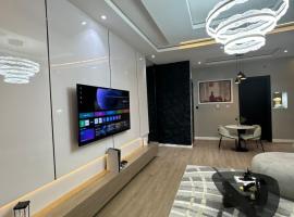 Stylish 2BR Apartment with Amenities in Lekki, hotel a Bamgbose