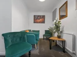 Milton Keynes 2BR Free Parking Contractor Friendly