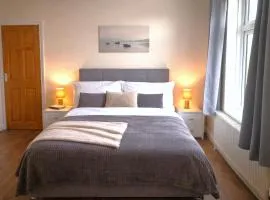 Evo C - 2 Bed Apartment 2 Min Walk to Station - longer stays available