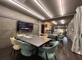 ファミーユ 一碧湖 湖近く 温泉 屋根付バーベキューテラス 1棟貸切宿 雨天対応, hotel in Ito