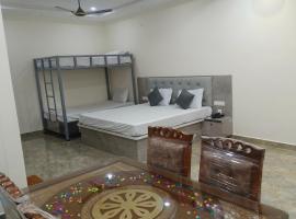 Hotel Galaxy, готель у місті Khammam