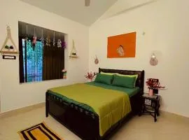 Romanov Home Stays-Ivy