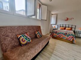 La Casita de Diana Laredo, Casco Antiguo, playa cercana, parking privado a 300m, hotel en Laredo