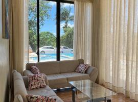 Las Indgenas 6BR Pool Jacuzzi Gazebo，Imbert的飯店