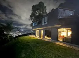 Villa with Spectacular Medellin View with Pool and Mini Basket-Futbol Field