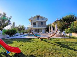 Villa with Private Pool and Private Garden in Dalyan, хотел в Ortaca